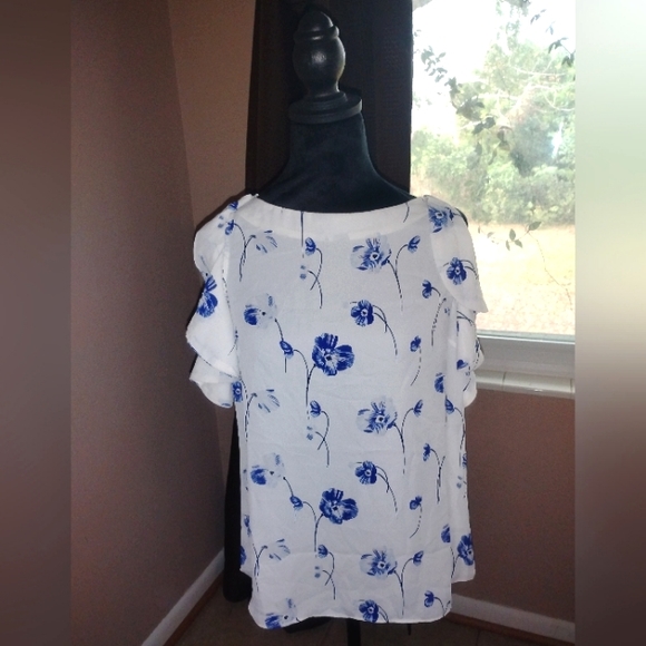 Banana Republic Tops - 💙🤍 NWOT Banana Republic White With Navy Blue Flowers Cold Shoulder Sheer Light